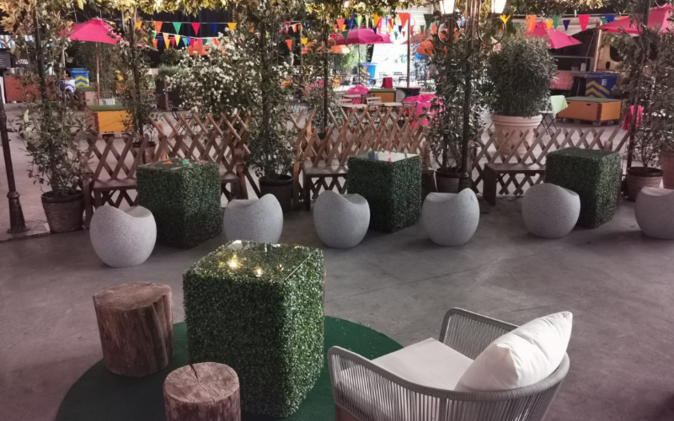Lounge mit Sessel und Pflanzen am Erlebnistag in der Rigihalle